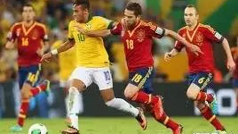 阿娇评论吴亦凡风波：追剧追得手忙脚乱，用左手操作以免失手